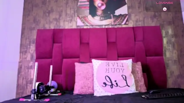 camila  bouzas online show from February 21, 2026, 11:56 am