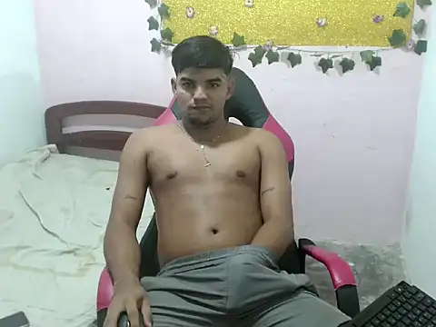Snapshot of Charly_22cm chatting on October 18, 2025, 3:52 am Charly 22cm online show from October 18, 2025, 3:52 am