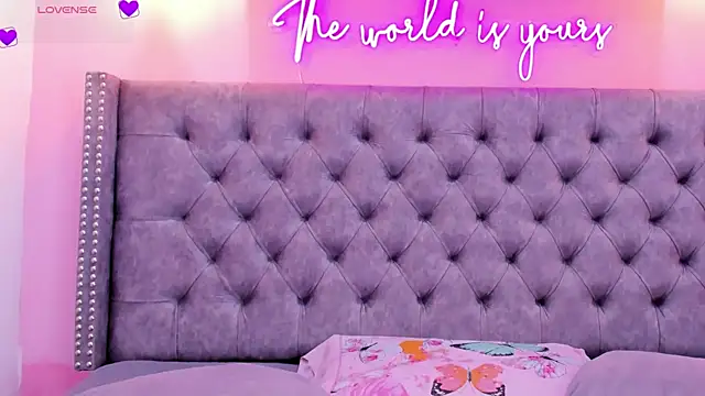 Snapshot of Sophiia_77 chatting on November 23, 2025, 1:15 am Sophiia 77 online show from November 23, 2025, 1:15 am