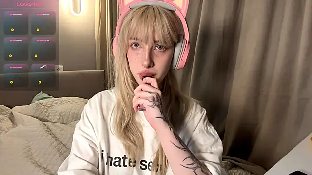 Milkmoriee online show from October 30, 2025, 3:53 pm