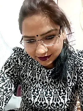 Vanshika1432 online show from December 1, 2025, 11:55 am