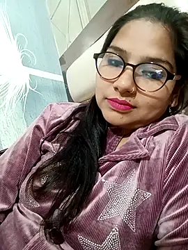 Vanshika1432 online show from November 21, 2025, 12:59 pm