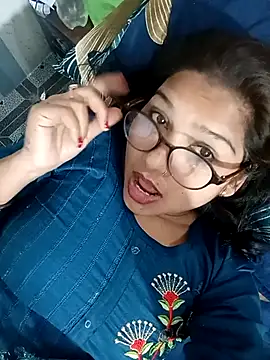 Vanshika1432 online show from October 24, 2025, 5:12 pm