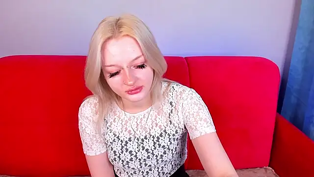 Snapshot of AlessaKiss chatting on October 17, 2025, 1:42 am AlessaKiss online show from October 17, 2025, 1:42 am