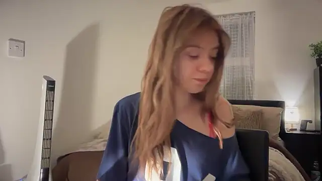 Snapshot of YasmineLace chatting on January 6, 2026, 4:55 pm YasmineLace online show from January 6, 2026, 4:55 pm