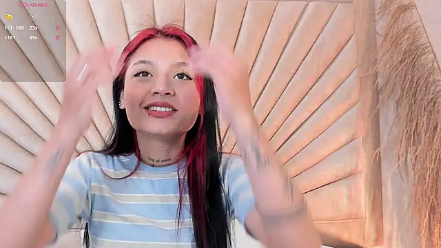 Snapshot of Emma_duff chatting on November 6, 2025, 12:20 pm Emma duff online show from November 6, 2025, 12:20 pm