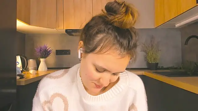 FoxFever online show from December 3, 2025, 6:36 am