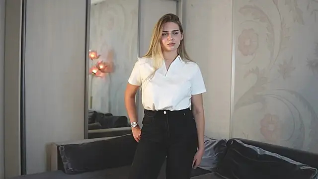 Snapshot of StormyMuse chatting on October 29, 2025, 1:43 pm StormyMuse online show from October 29, 2025, 1:43 pm