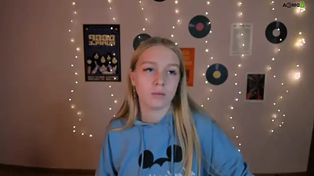 Snapshot of megan_cold chatting on November 8, 2025, 10:08 am megan cold online show from November 8, 2025, 10:08 am
