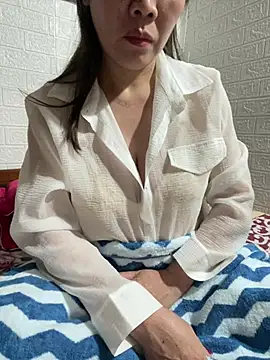 tabby-cat11 online show from February 25, 2026, 2:06 pm