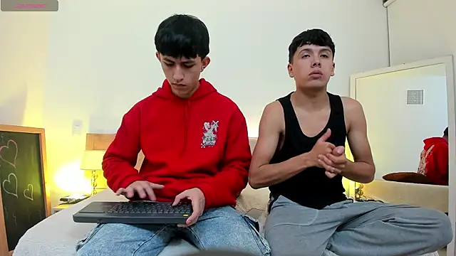 hoot booys  online show from December 20, 2025, 4:04 am