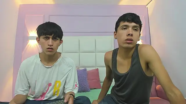 hoot booys  online show from October 23, 2025, 7:56 pm