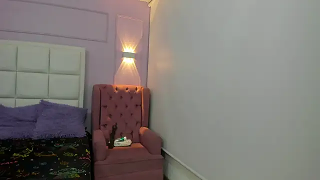 hoot booys  online show from December 17, 2025, 9:20 pm