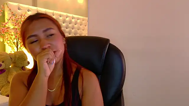 KathiaLuxe online show from November 19, 2025, 2:06 pm