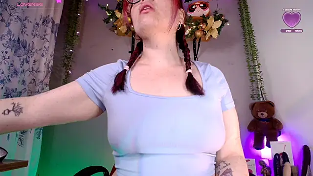 Snapshot of Violetafetish-dirty chatting on December 3, 2025, 3:18 am Violetafetish-dirty online show from December 3, 2025, 3:18 am