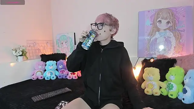 Strawberry Kitty  online show from December 19, 2025, 4:27 am