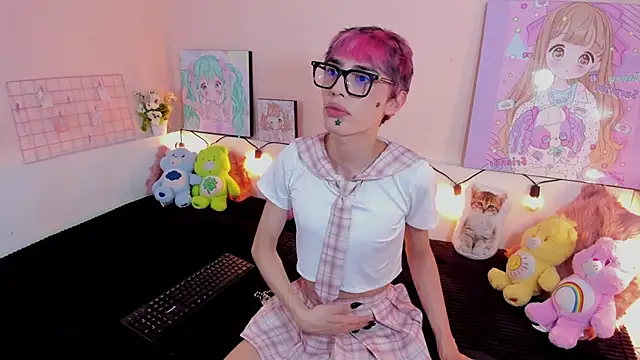 Strawberry Kitty  online show from November 23, 2025, 4:11 am