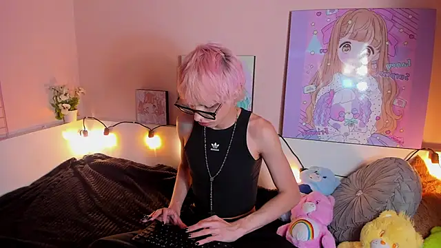 Strawberry Kitty  online show from October 29, 2025, 1:43 pm