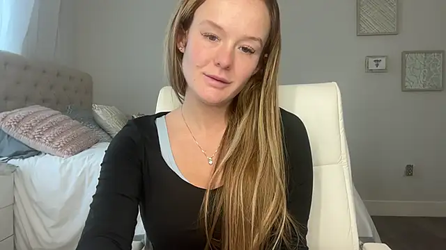 Amberjayxox0 online show from November 18, 2025, 9:18 pm