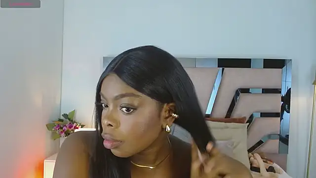 Maiacharris  online show from December 17, 2025, 7:30 pm