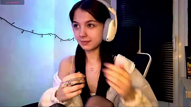 HanaMantanaDell online show from March 11, 2026, 5:51 pm