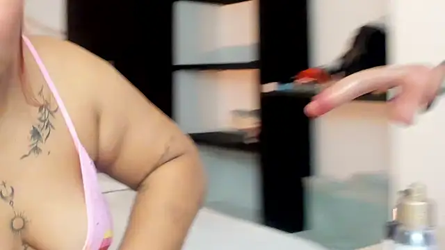 Halleyrosse online show from October 28, 2025, 8:19 pm