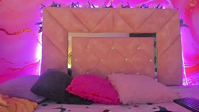 mia  blaze   online show from January 12, 2026, 3:02 am