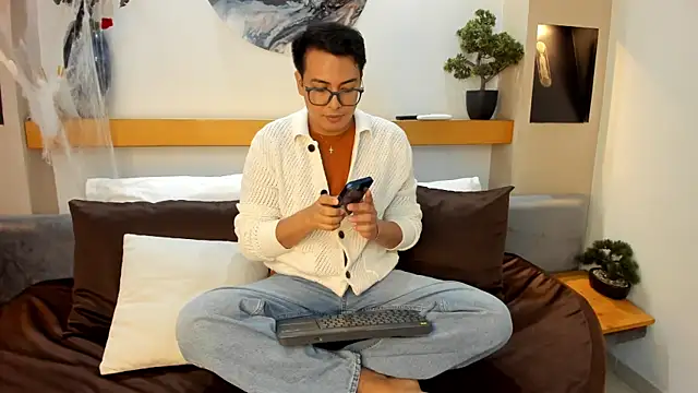 JohnBelRose online show from November 3, 2025, 7:17 pm