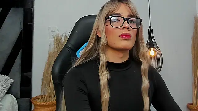 Amelia Brixton online show from December 15, 2025, 3:23 am