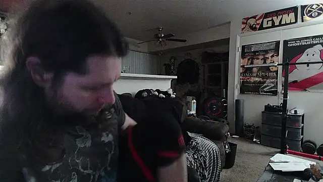 biggerisbetter12 online show from April 15, 2026, 9:04 am