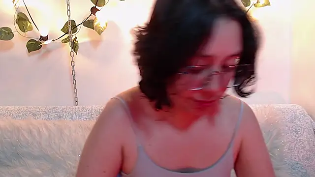 Snapshot of Milie_yue chatting on October 21, 2025, 3:06 am Milie yue online show from October 21, 2025, 3:06 am