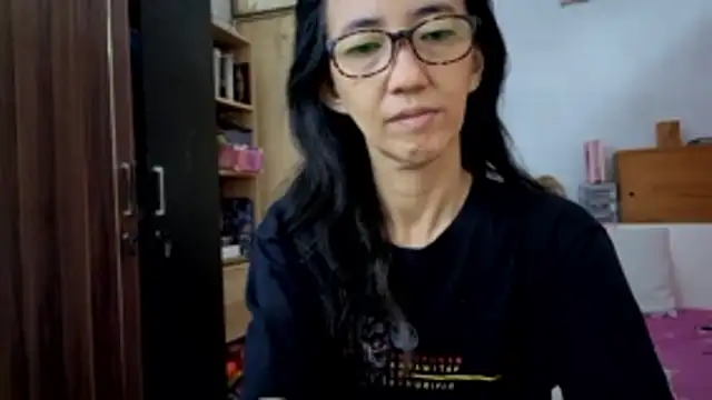 Snapshot of princessD077 chatting on February 9, 2026, 5:05 am princessD077 online show from February 9, 2026, 5:05 am