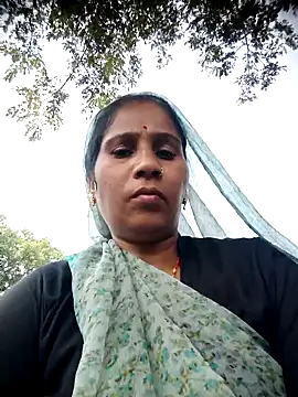 OliveGreen22 online show from October 21, 2025, 6:02 am