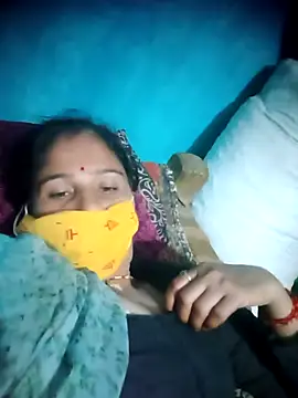 OliveGreen22 online show from October 19, 2025, 8:44 pm