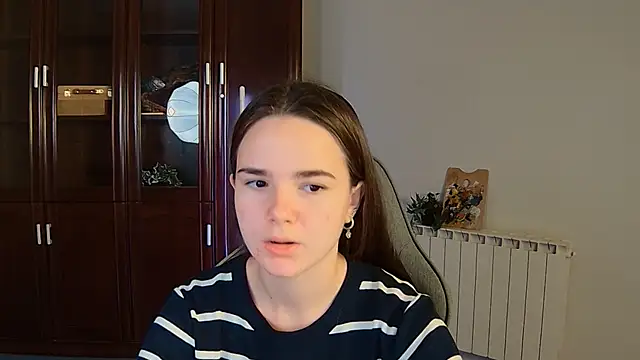 Snapshot of May_Bloom chatting on October 22, 2025, 5:29 am May Bloom online show from October 22, 2025, 5:29 am