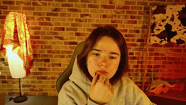 Snapshot of May_Bloom chatting on November 13, 2025, 5:11 am May Bloom online show from November 13, 2025, 5:11 am