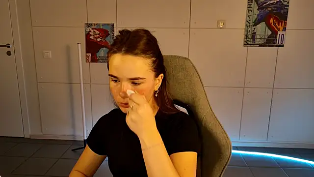 Snapshot of May_Bloom chatting on October 21, 2025, 5:29 am May Bloom online show from October 21, 2025, 5:29 am