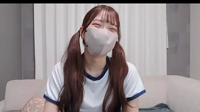 LOVE MIREI LOVE online show from October 30, 2025, 11:30 am