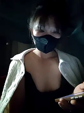 linh-miu99 online show from November 15, 2025, 1:37 pm