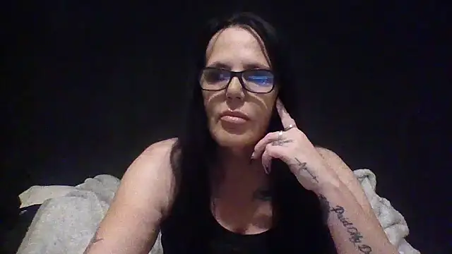 Snapshot of Raven_Blue_xox chatting on October 30, 2025, 8:28 pm Raven Blue xox online show from October 30, 2025, 8:28 pm