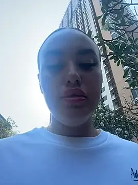 Snapshot of KiraSunshine chatting on February 5, 2026, 3:57 am KiraSunshine online show from February 5, 2026, 3:57 am