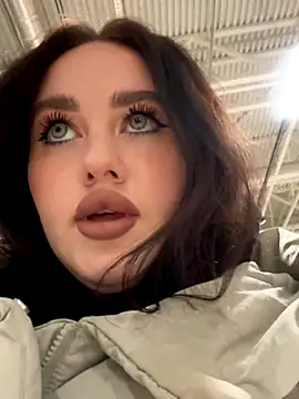 KiraSunshine online show from November 6, 2025, 4:05 am