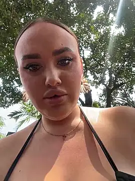 Snapshot of KiraSunshine chatting on February 20, 2026, 4:42 am KiraSunshine online show from February 20, 2026, 4:42 am