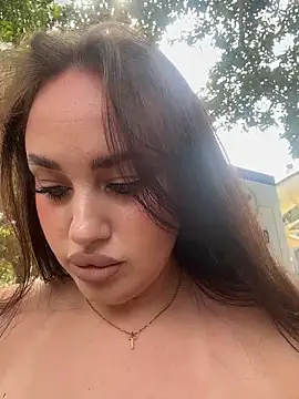 Snapshot of KiraSunshine chatting on February 12, 2026, 4:23 am KiraSunshine online show from February 12, 2026, 4:23 am