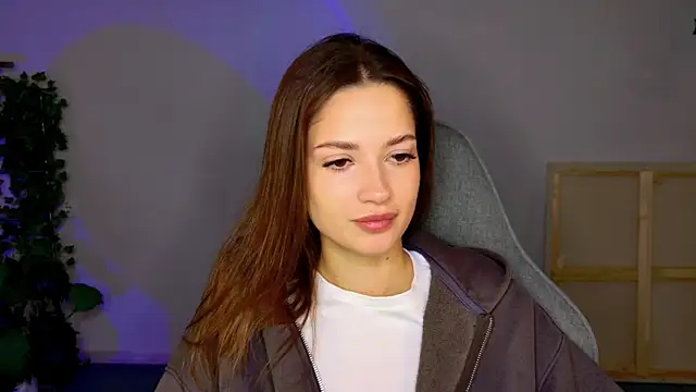 KiraVair online show from November 8, 2025, 9:35 am