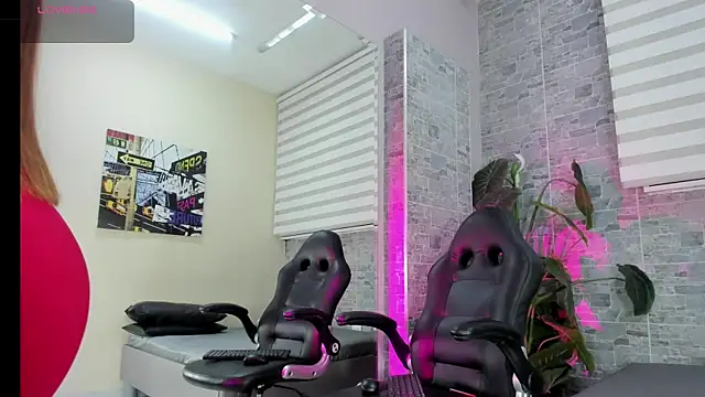 MiaCassel online show from November 23, 2025, 12:04 pm