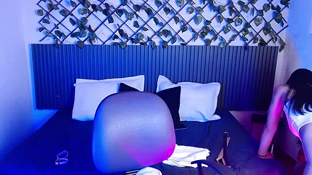 Lunaa 07 online show from April 11, 2026, 8:40 am