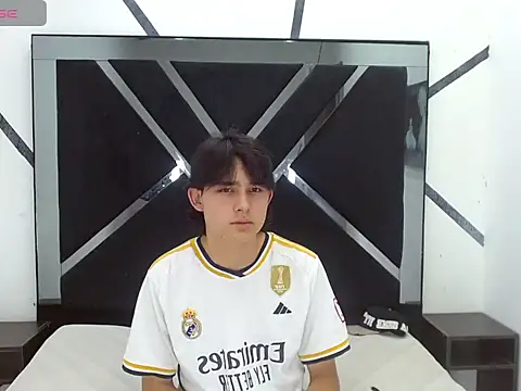 Tom 0001 online show from October 27, 2025, 7:59 pm