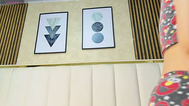 Snapshot of CelestteJones_ chatting on October 19, 2025, 4:37 am CelestteJones  online show from October 19, 2025, 4:37 am