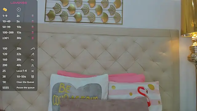 lucia lorenz online show from February 10, 2026, 11:31 am